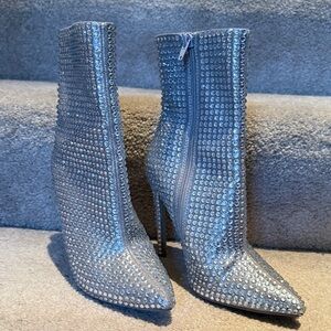 Steve Madden Metallic Studded Heeled Boots Size 7.Worn once.EXCELLENT CONDITION!